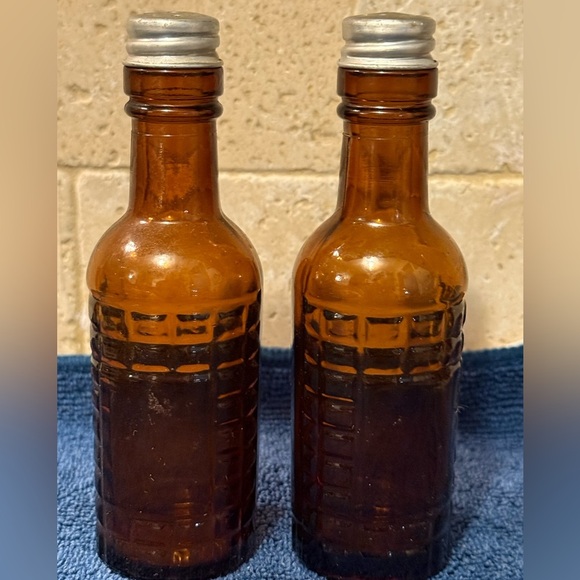 Vintage Salt and Pepper Shakers - Amber Glass, Waffle Finish - Picture 1 of 3